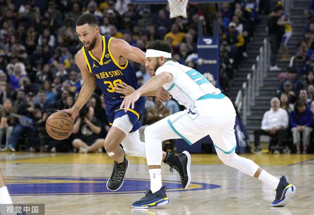 荷韬坐轮椅 荷韬坐轮椅