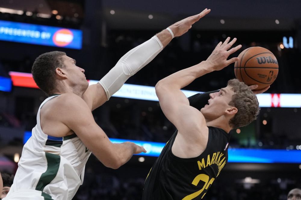 他常常在进 他常常在进