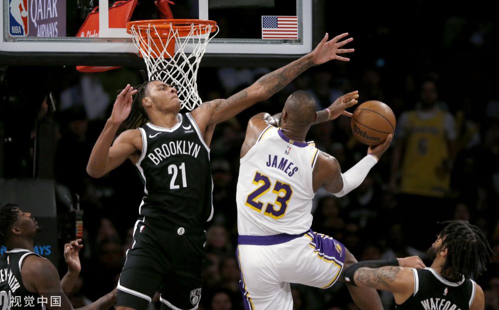 更显示出他 更显示出他